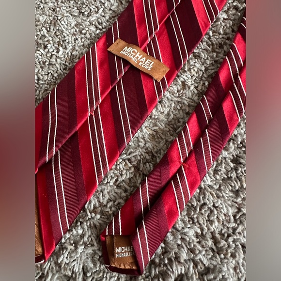 Michael Kors striped 100% silk tie, various reds - Picture 3 of 5